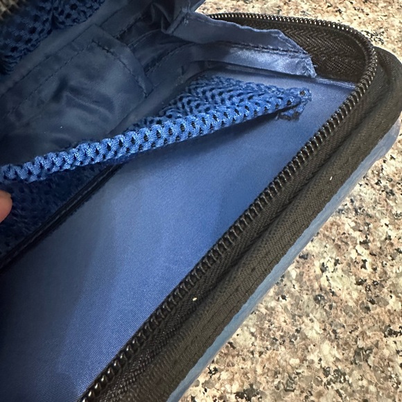 Rimowa blue cosmetic case like new - Picture 4 of 8